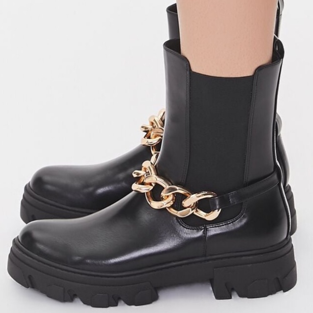 CLEARANCE! Black Chelsea Boots with Chain, NEW